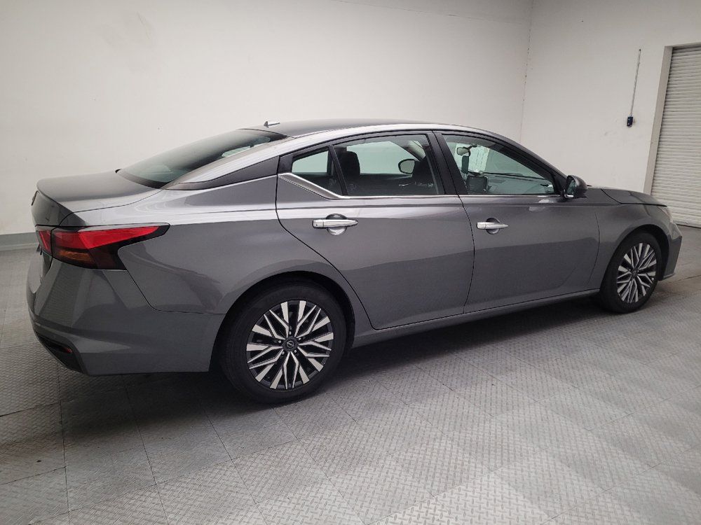 Used 2025 Nissan Altima 2.5 SV FWD image 10