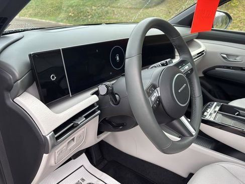 Used 2025 Hyundai Tucson Limited image 13