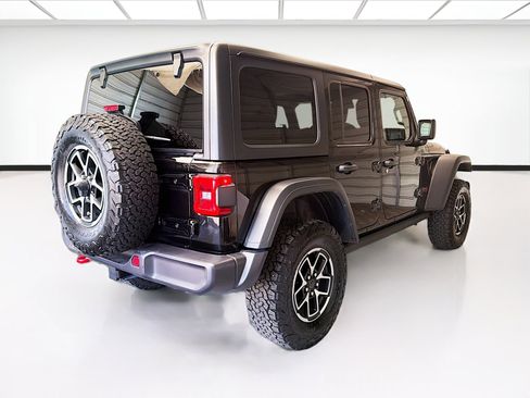 Used 2025 Jeep Wrangler Unlimited Rubicon AWD/4WD image 4