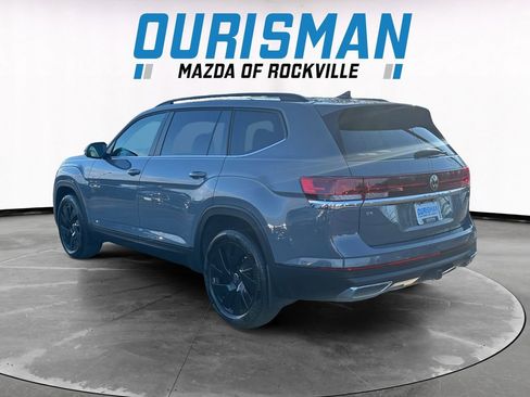 Used 2025 Volkswagen Atlas SE w/ Black Wheel Package image 4