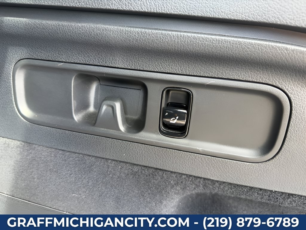 Used 2024 Mercedes-Benz GLC 300 4MATIC image 29