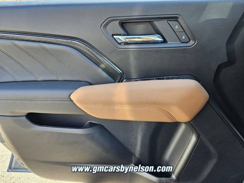 New 2025 GMC Canyon AT4 AWD/4WD image 13