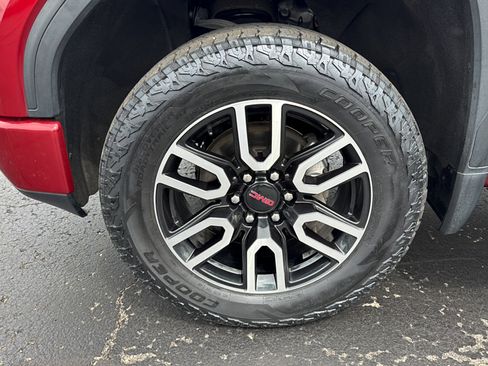 Used 2021 GMC Sierra 1500 AT4 w/ AT4 Premium Package AWD/4WD image 4