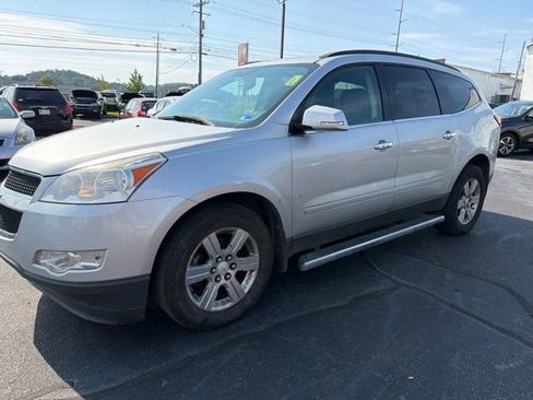 Used 2011 Chevrolet Traverse LT FWD image 4