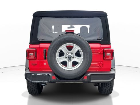 Used 2018 Jeep Wrangler Unlimited Sport S AWD/4WD image 5