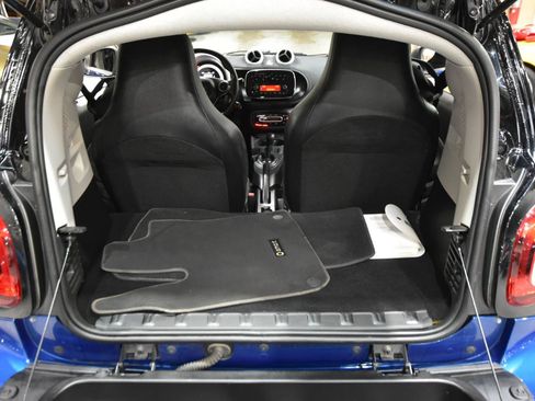 Used 2016 smart fortwo pure RWD image 28
