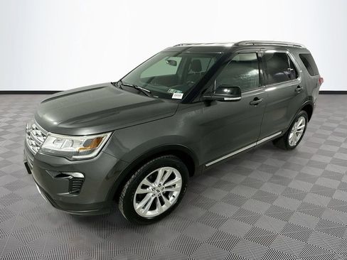 Used 2018 Ford Explorer XLT w/ Equipment Group 201A AWD/4WD image 4