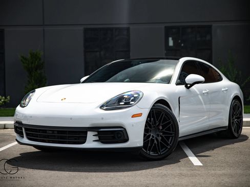 Used 2018 Porsche Panamera 4 AWD/4WD image 3