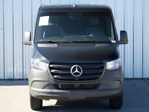 Used 2024 Mercedes-Benz Sprinter 2500 image 35