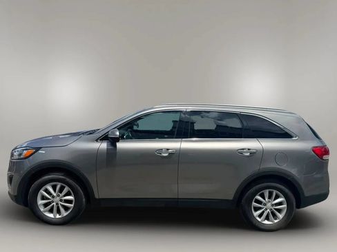 Used 2018 Kia Sorento FWD image 4