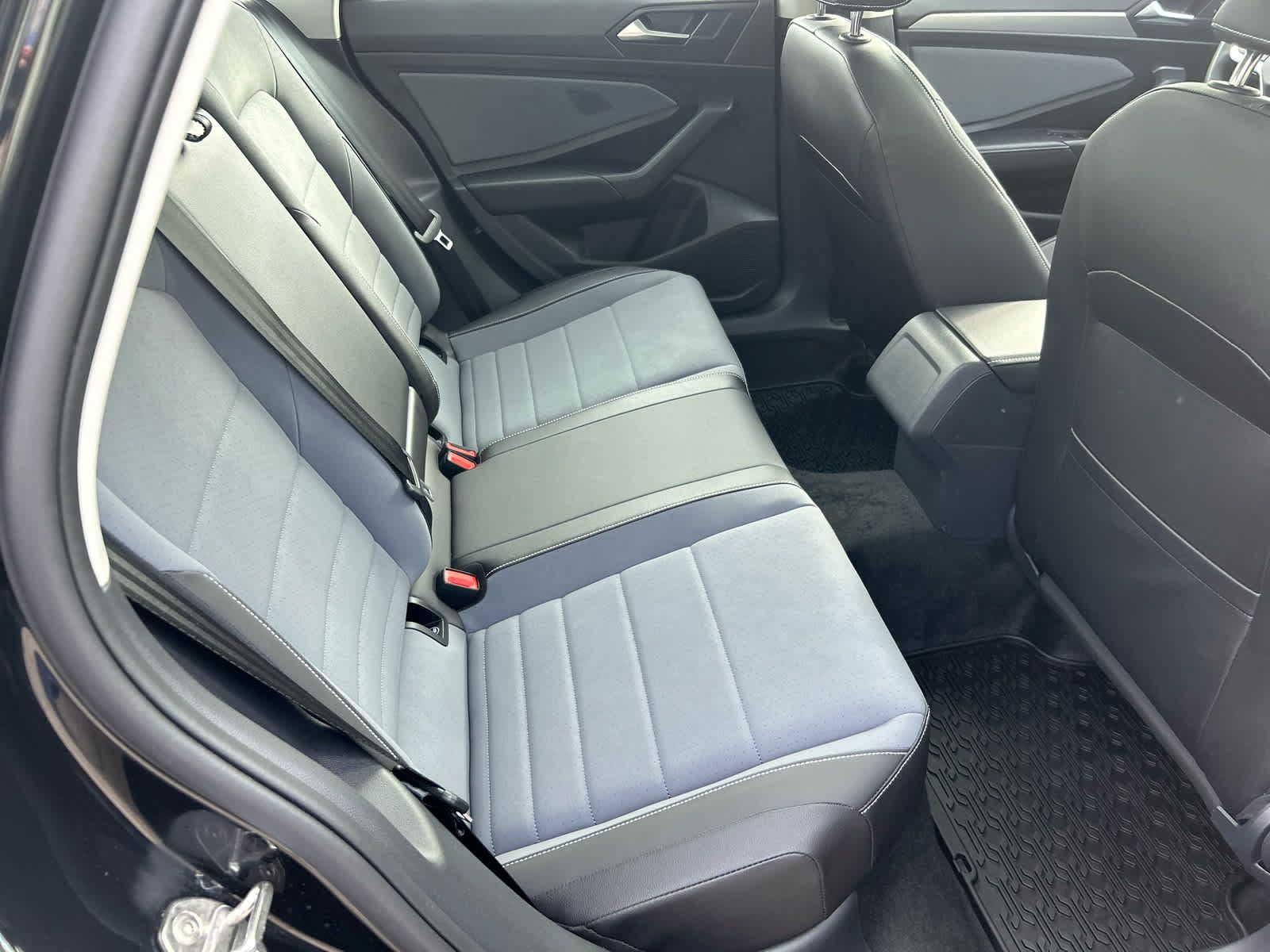Used 2026 Volkswagen Jetta SE FWD image 26