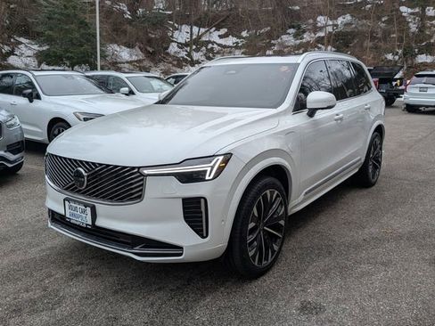 Certified 2025 Volvo XC90 T8 Ultra w/ Protection Package Premier image 3