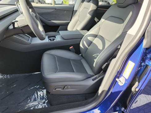 Used 2026 Tesla Model Y 2WD image 23