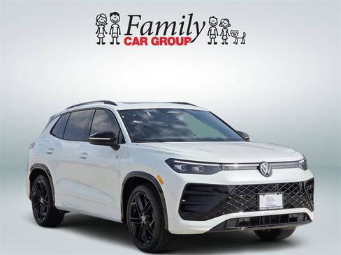 New 2026 Volkswagen Tiguan SE R-Line image 2