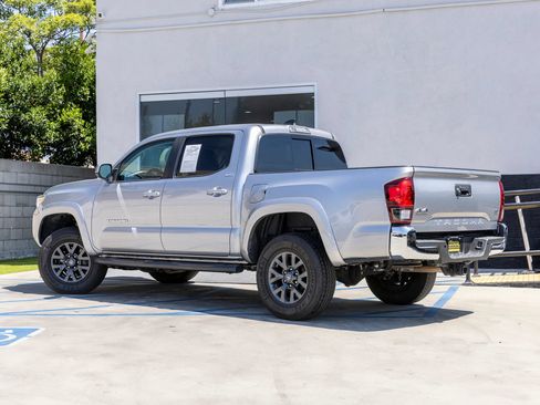 Used 2021 Toyota Tacoma SR5 AWD/4WD image 13