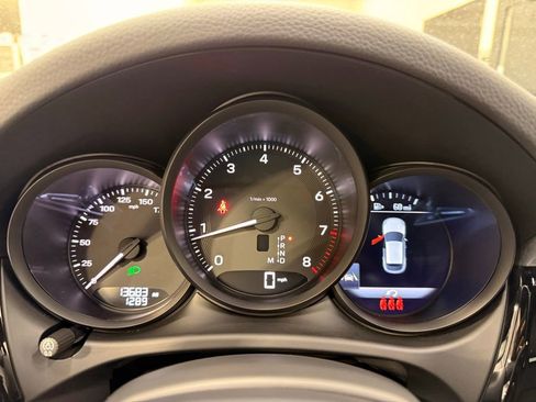 Used 2022 Porsche Macan w/ Premium Package image 15