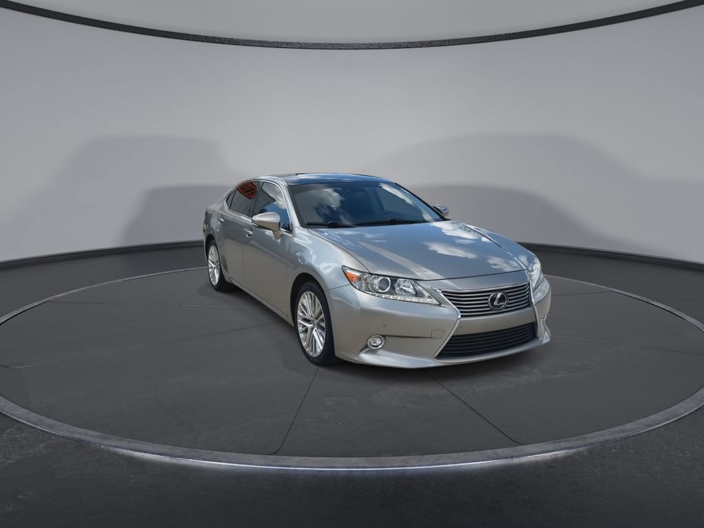 Used 2015 Lexus ES 350 w/ Ultra Luxury Package FWD image 3