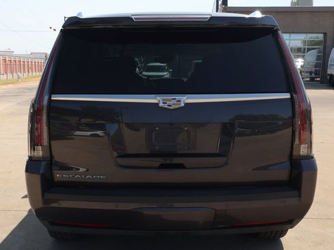 Used 2016 Cadillac Escalade Premium AWD/4WD image 6