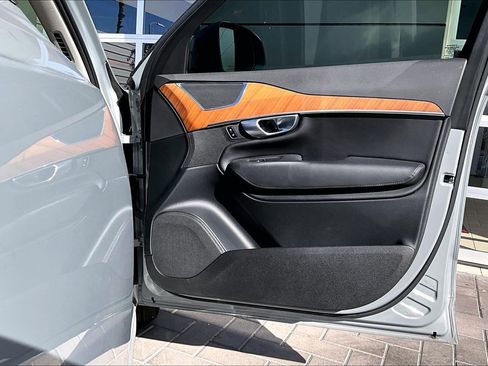 Used 2024 Volvo XC90 B6 Plus image 24