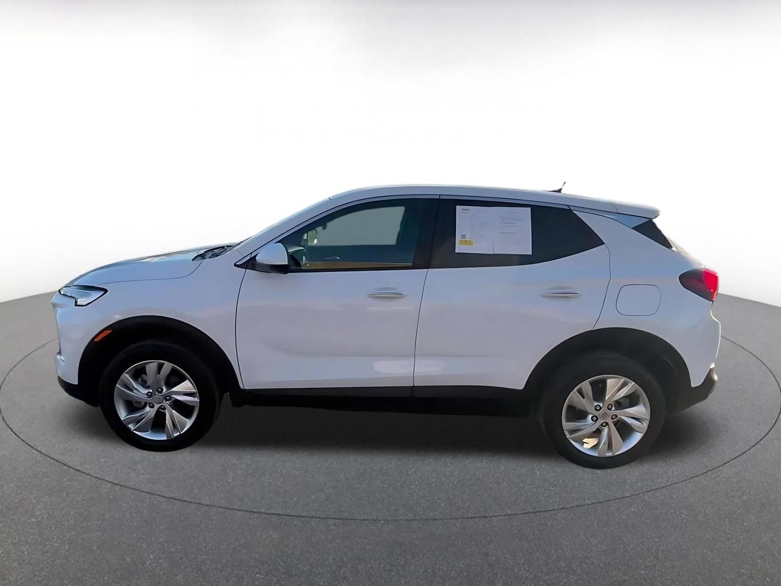 Used 2025 Buick Encore GX Preferred AWD/4WD image 8