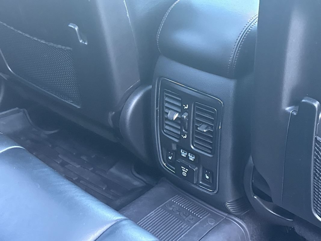 Used 2018 Jeep Grand Cherokee Trailhawk w/ Trailhawk Luxury Group AWD/4WD image 24