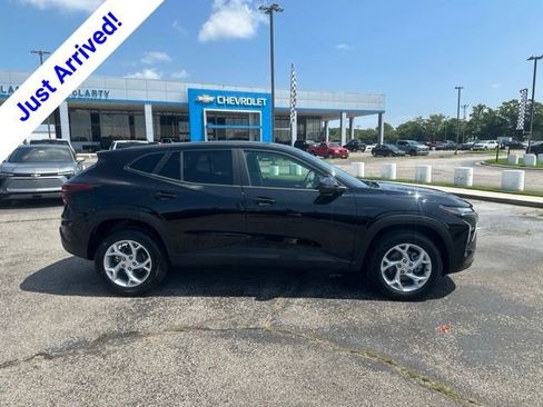 New 2026 Chevrolet Trax LS w/ LS Convenience Package FWD image 2