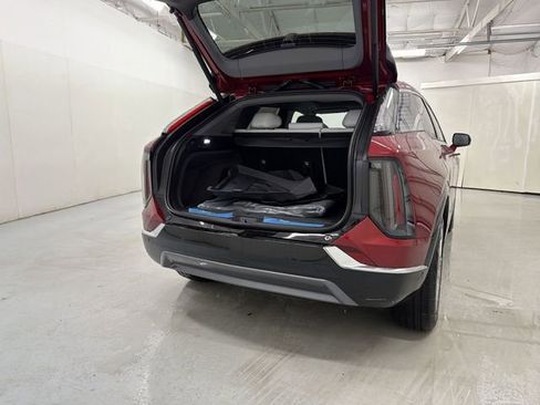 New 2026 Cadillac Optiq Luxury 2 image 27