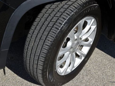 Used 2019 Jeep Cherokee Latitude w/ Popular Appearance Group image 5