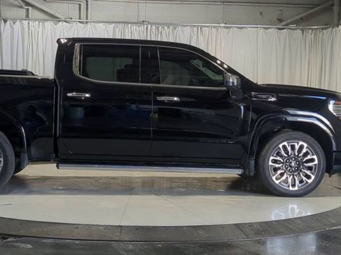 Used 2025 GMC Sierra 1500 Denali Ultimate AWD/4WD image 11