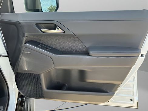 Used 2024 Lexus GX 550 550 Luxury w/ Accessory Package (Z1) image 11