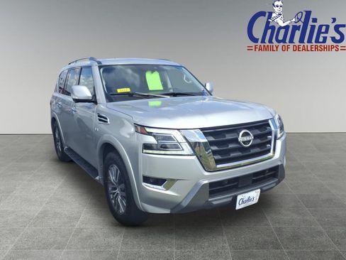 Used 2022 Nissan Armada SL w/ Captain's Chairs Package AWD/4WD image 3