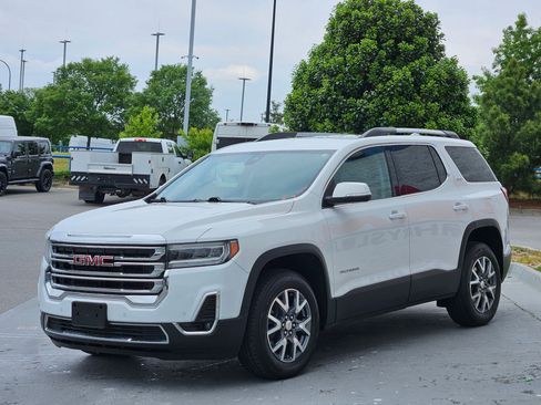 Used 2023 GMC Acadia SLT AWD/4WD image 3