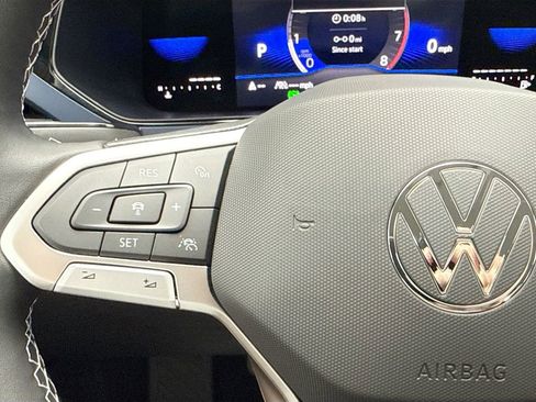 Used 2023 Volkswagen Taos SE w/ Black Wheel Package FWD image 11