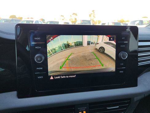 Certified 2025 Volkswagen Jetta SE image 18