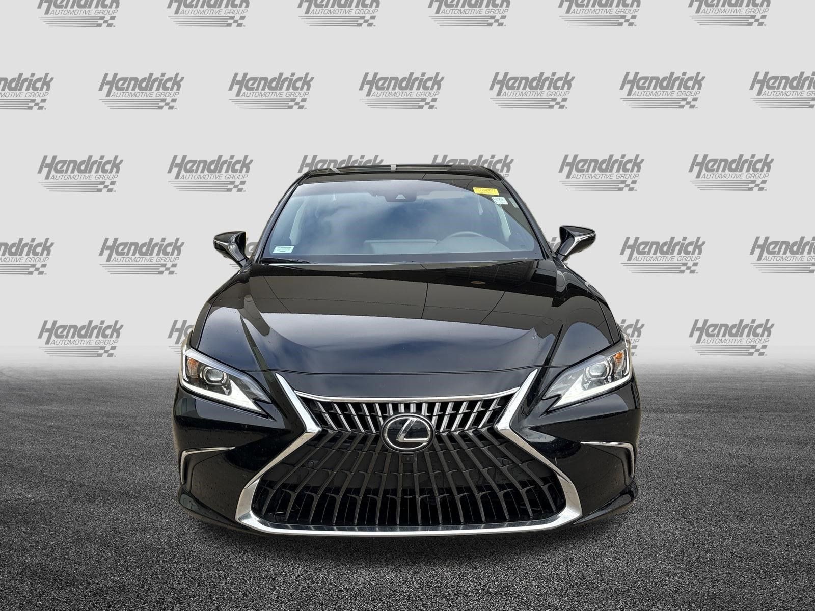 Used 2025 Lexus ES 300h w/ Luxury Package FWD image 3