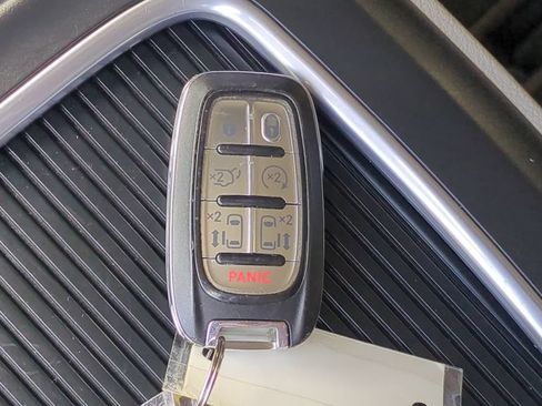 Used 2023 Chrysler Pacifica Touring-L FWD image 29