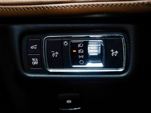 Used 2022 Lincoln Nautilus Reserve image 32