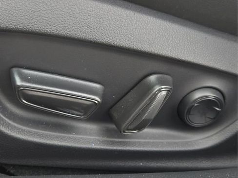 Used 2026 Toyota Prius XLE image 22