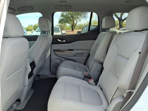 Used 2023 GMC Acadia SLE w/ Driver Convenience Package image 16