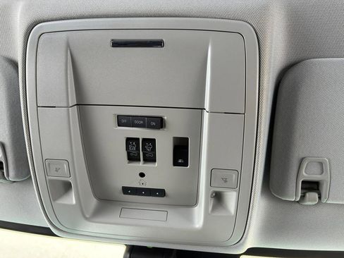 Used 2018 GMC Sierra 2500 Denali w/ Duramax Plus Package AWD/4WD image 11