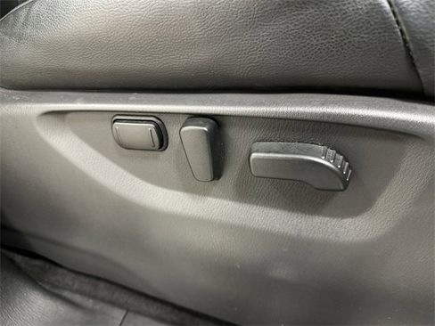 Used 2022 Nissan Armada SL w/ Captain's Chairs Package image 31