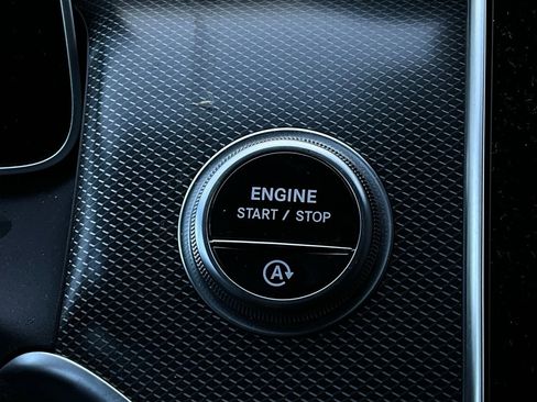 Used 2024 Mercedes-Benz GLC 300 4MATIC image 35