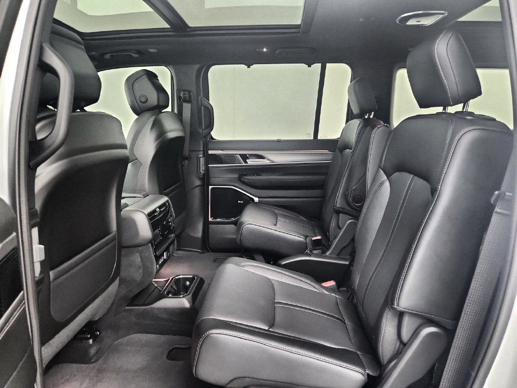 New 2026 Jeep Grand Wagoneer Limited AWD/4WD image 30