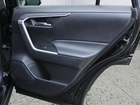 Used 2022 Toyota RAV4 SE image 39
