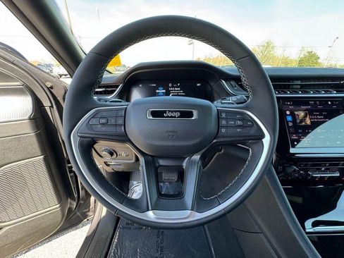 New 2025 Jeep Grand Cherokee Altitude AWD/4WD image 21