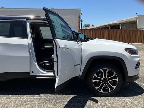 Used 2022 Jeep Compass Limited AWD/4WD image 32