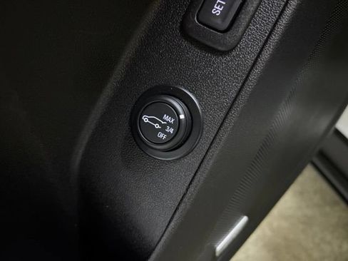 Used 2018 Chevrolet Equinox Premier AWD/4WD image 41
