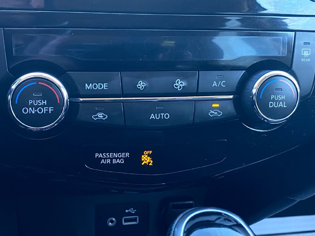 Used 2018 Nissan Rogue SV AWD/4WD image 24