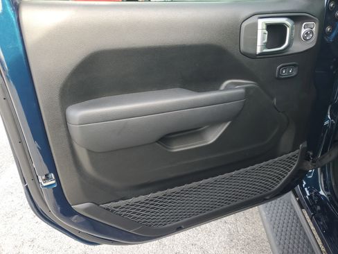 Used 2025 Jeep Wrangler Sport image 10