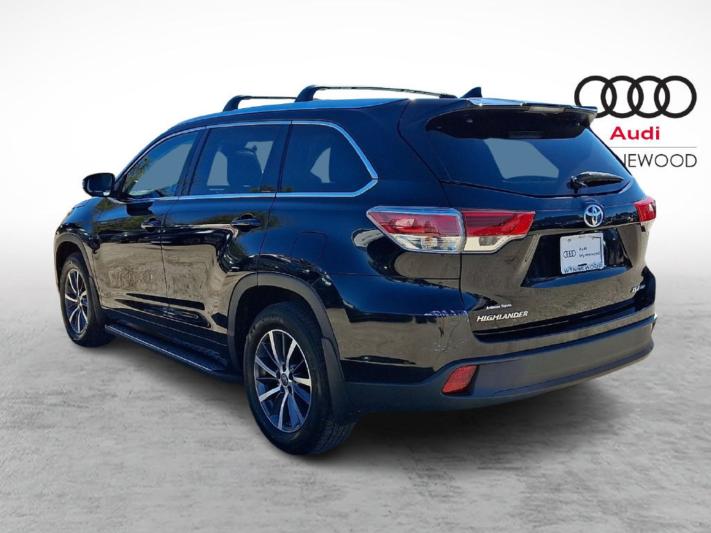 Used 2017 Toyota Highlander XLE AWD/4WD image 4